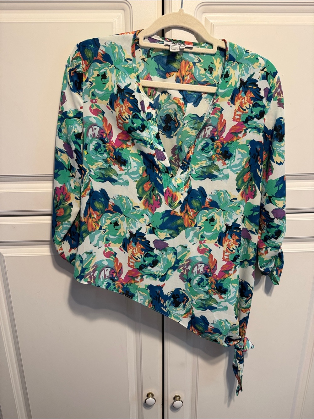 Tracy M Floral Tie-Hem V-Neck Blouse - Mint Multi